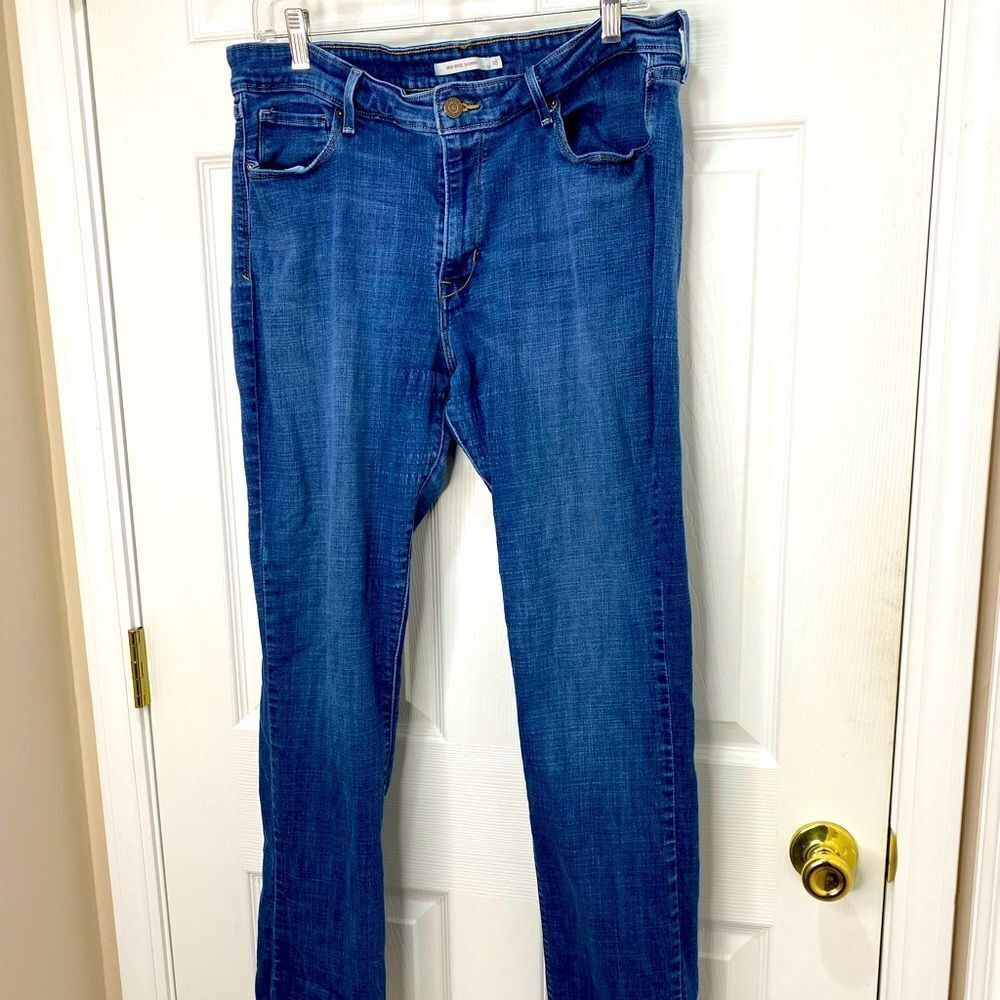 Levi’s mid rise skinny blue jeans, size 18